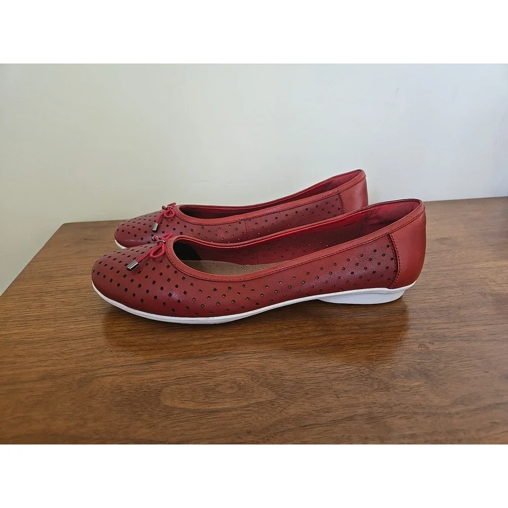 Clarks Collection Red Leather Perforated Soft Cushion Ballet Flats Womens 9